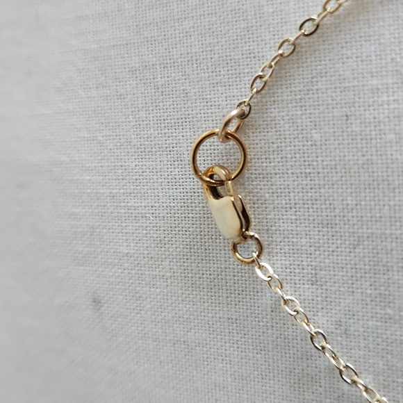 Definitely Wendy, Woman's, NWT Necklace, Chain is 18.50 inches Pendent 1X1.5 in - Picture 3 of 5